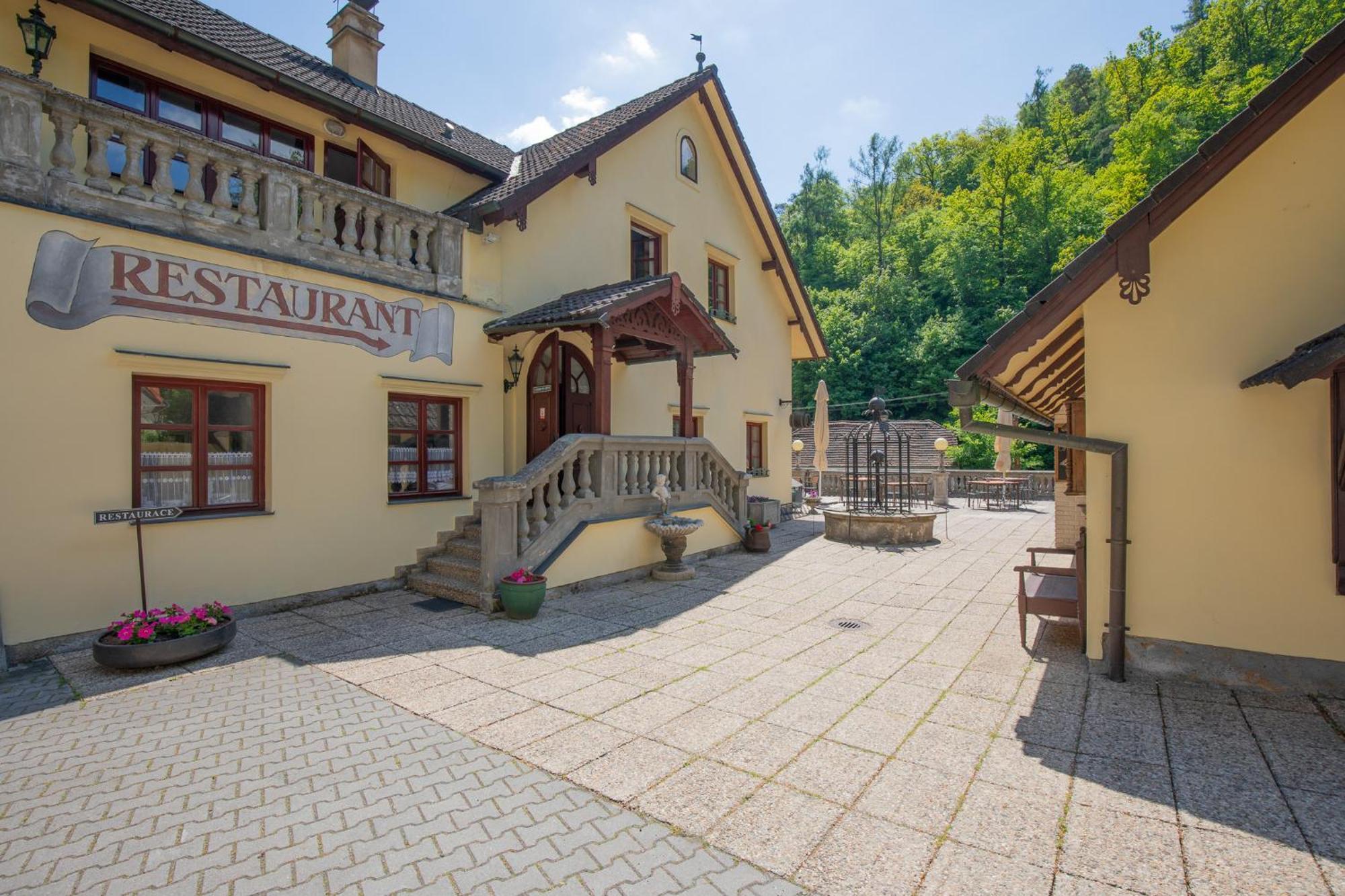 Resort U Jelena Křivoklát Exteriér fotografie