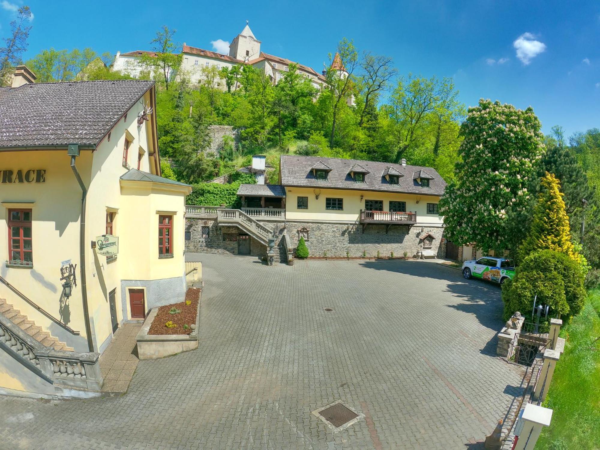 Resort U Jelena Křivoklát Exteriér fotografie