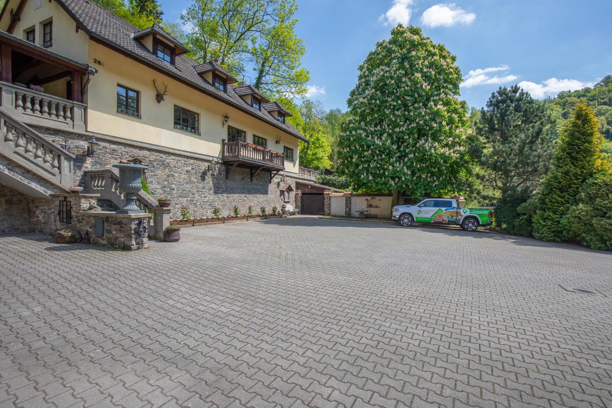 Resort U Jelena Křivoklát Exteriér fotografie